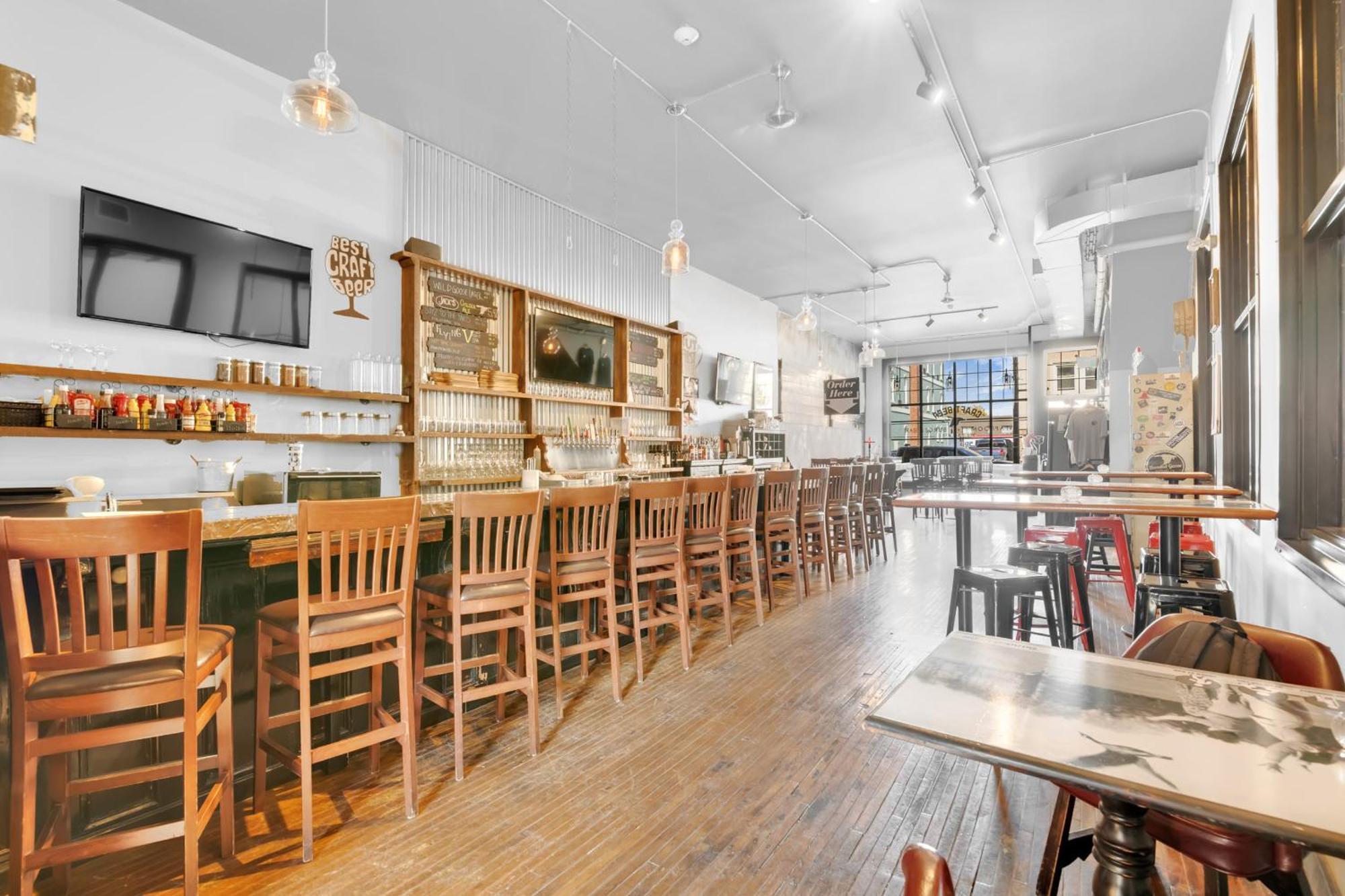 Heart & Hops Brewery Suites Kingsville Exteriör bild