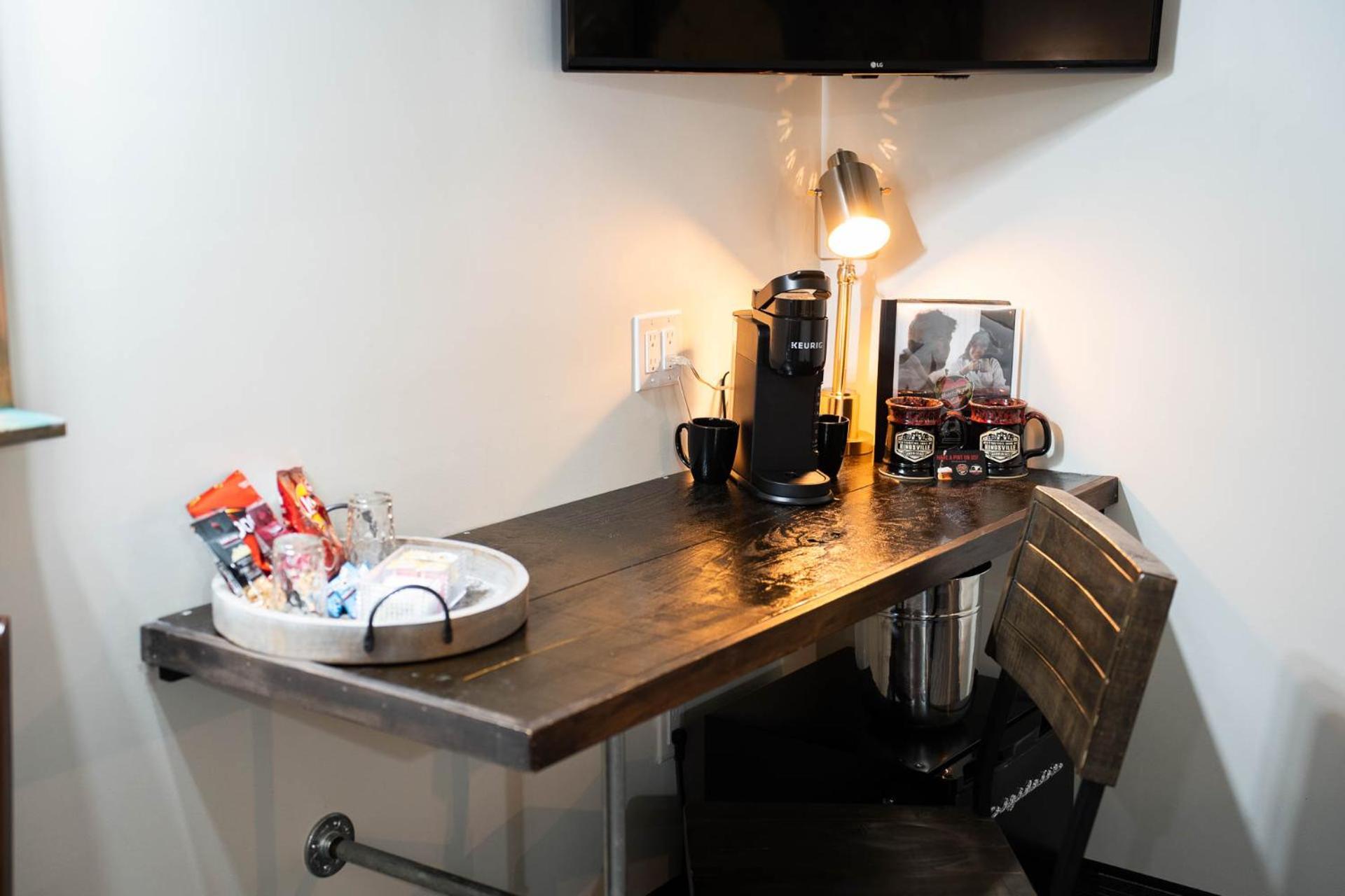 Heart & Hops Brewery Suites Kingsville Exteriör bild