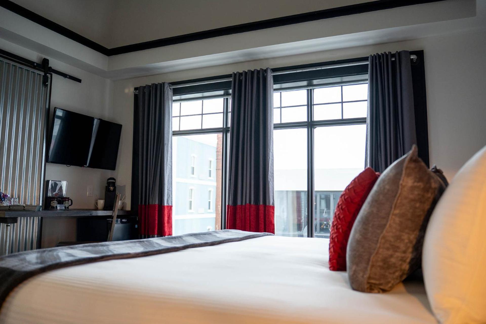 Heart & Hops Brewery Suites Kingsville Exteriör bild