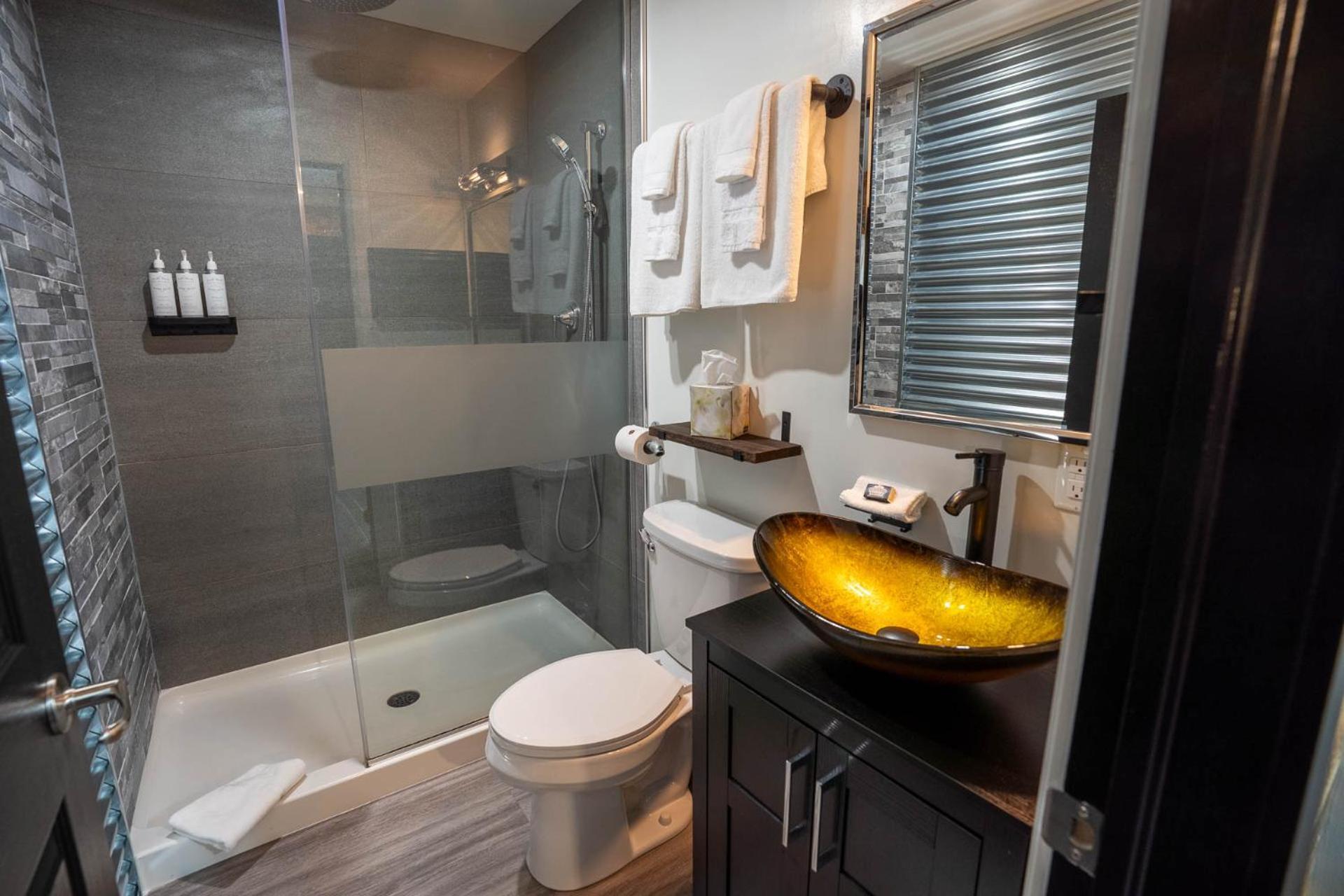 Heart & Hops Brewery Suites Kingsville Exteriör bild