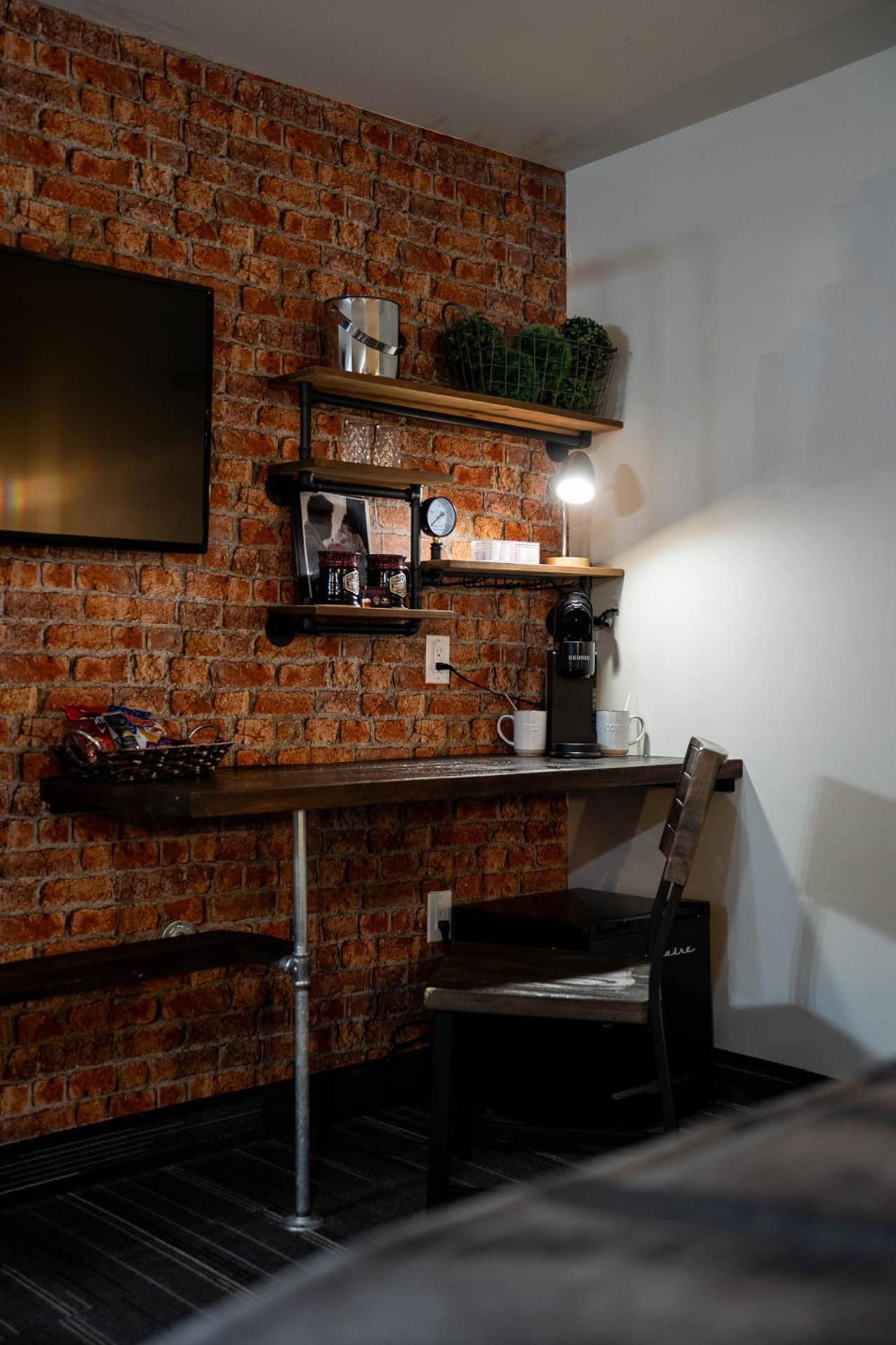 Heart & Hops Brewery Suites Kingsville Exteriör bild