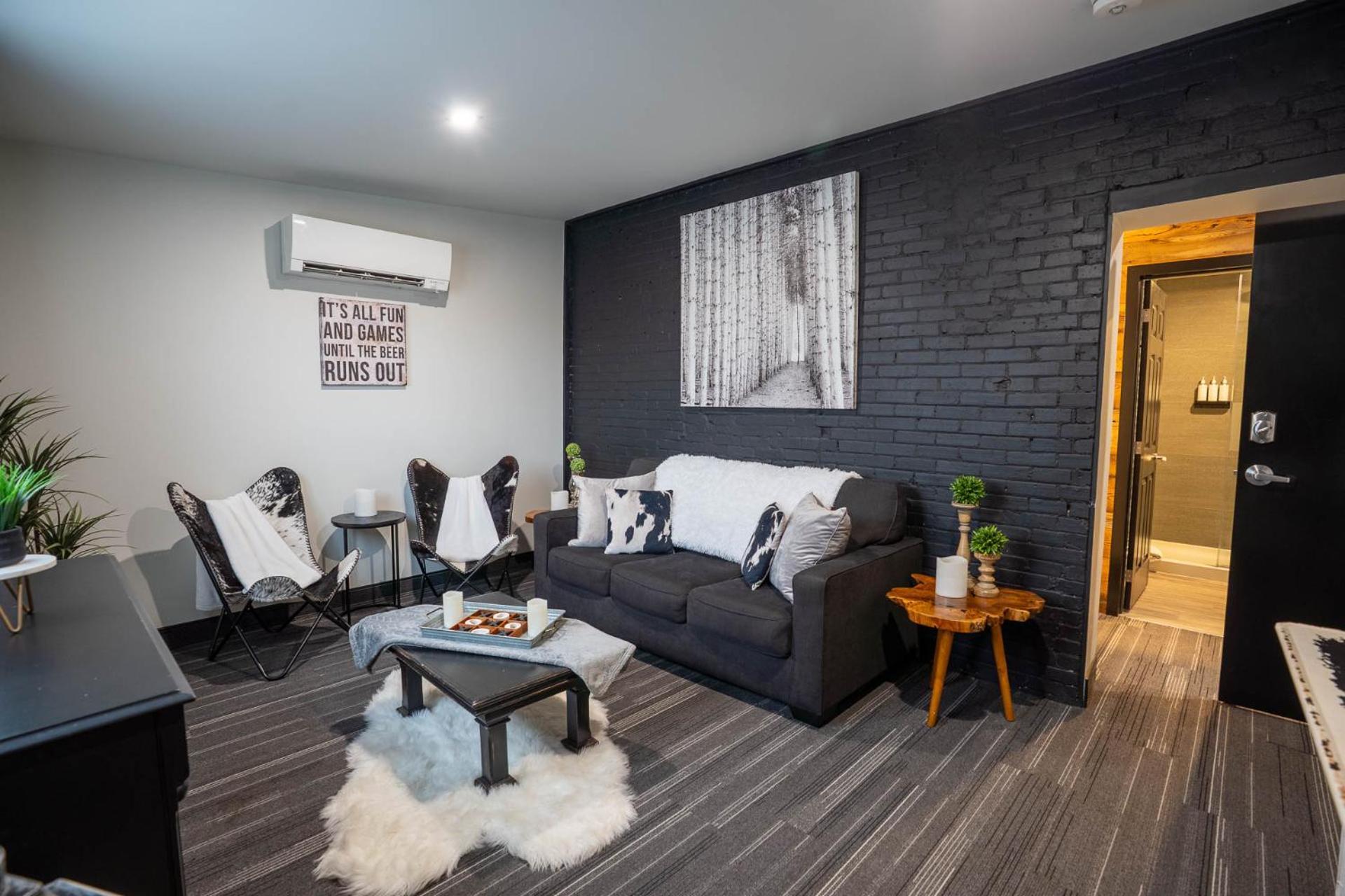 Heart & Hops Brewery Suites Kingsville Exteriör bild